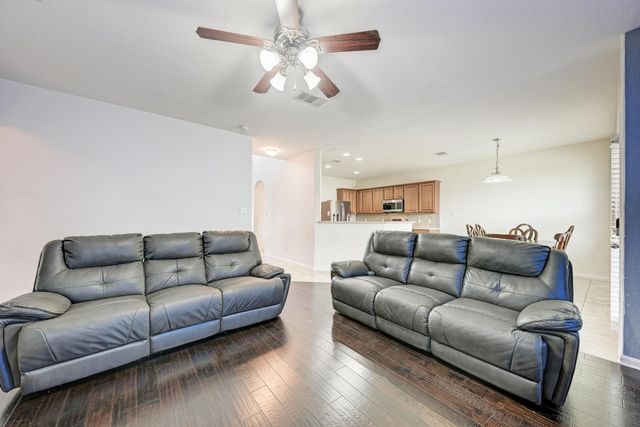 1117 Cockrill CT, Hutto, TX 78634