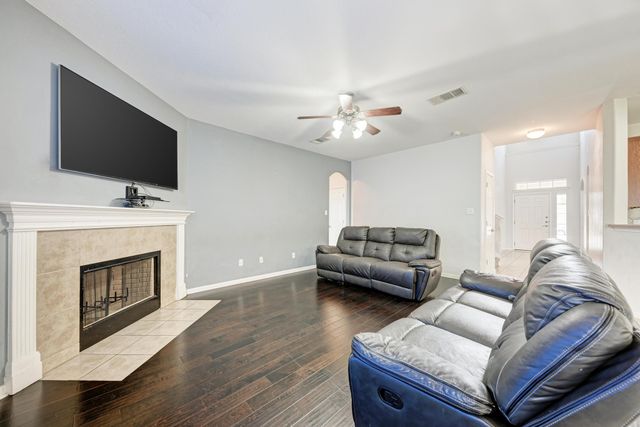 1117 Cockrill CT, Hutto, TX 78634