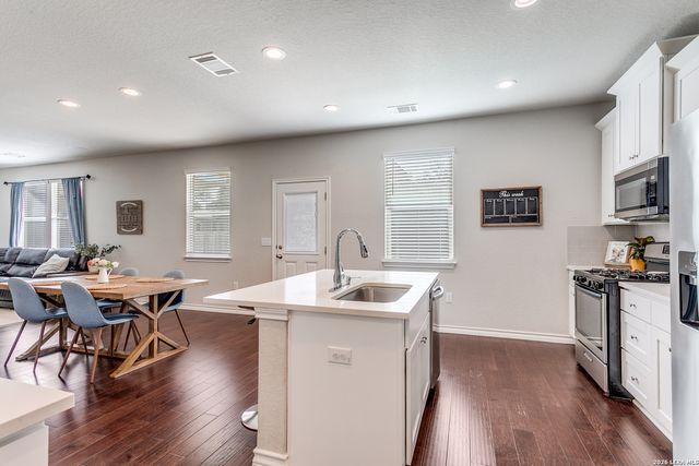 5610 ANCIENT AVE, San Antonio, TX 78266