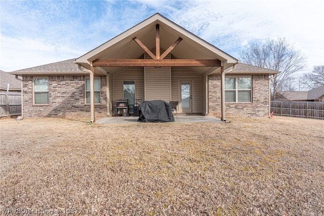 305 Boulder Drive, Van Buren, AR 72956