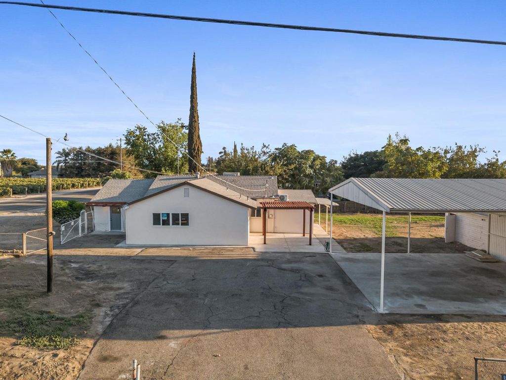 25 W Dinuba Avenue, Fresno, CA 93706