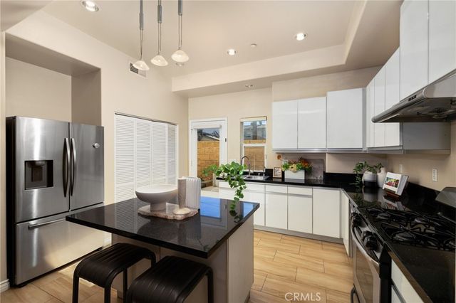 431 N Los Robles 6, Pasadena, CA 91101