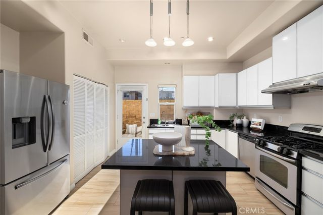 431 N Los Robles 6, Pasadena, CA 91101