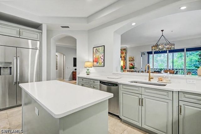 2855 Tiburon BLVD E 102, Naples, FL 34109