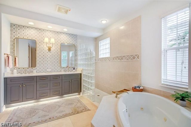 2855 Tiburon BLVD E 102, Naples, FL 34109