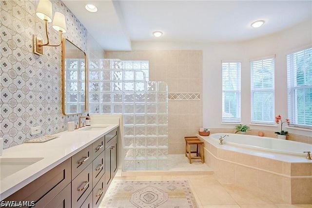 2855 Tiburon BLVD E 102, Naples, FL 34109