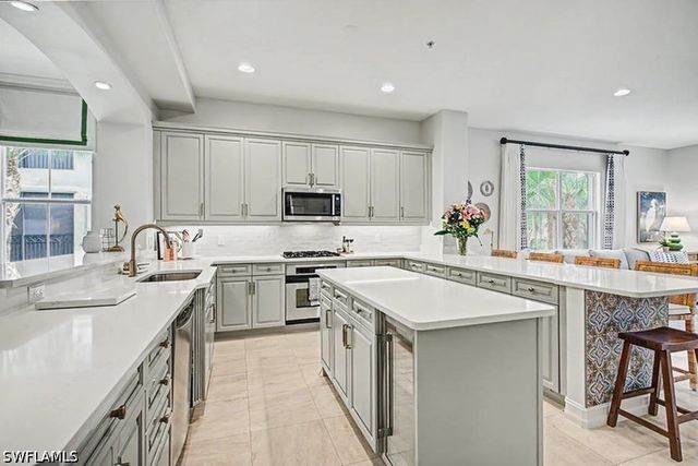 2855 Tiburon BLVD E 102, Naples, FL 34109