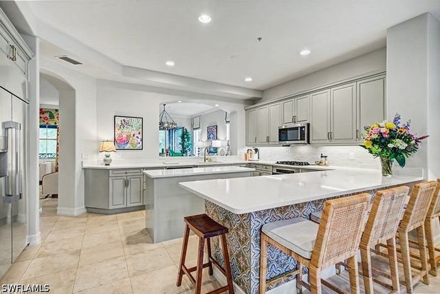2855 Tiburon BLVD E 102, Naples, FL 34109
