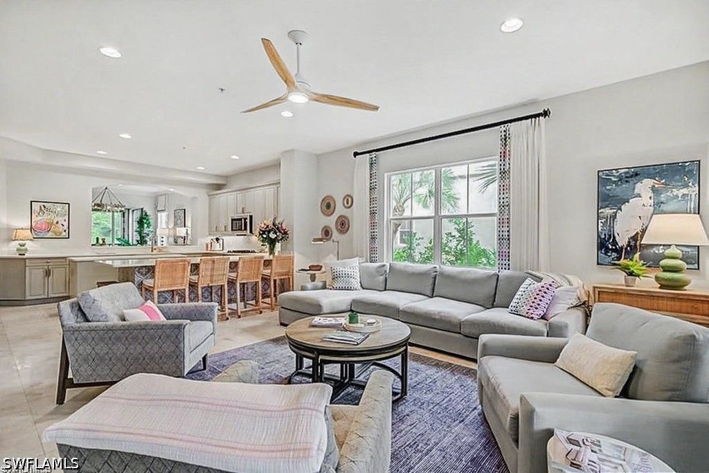 2855 Tiburon BLVD E 102, Naples, FL 34109
