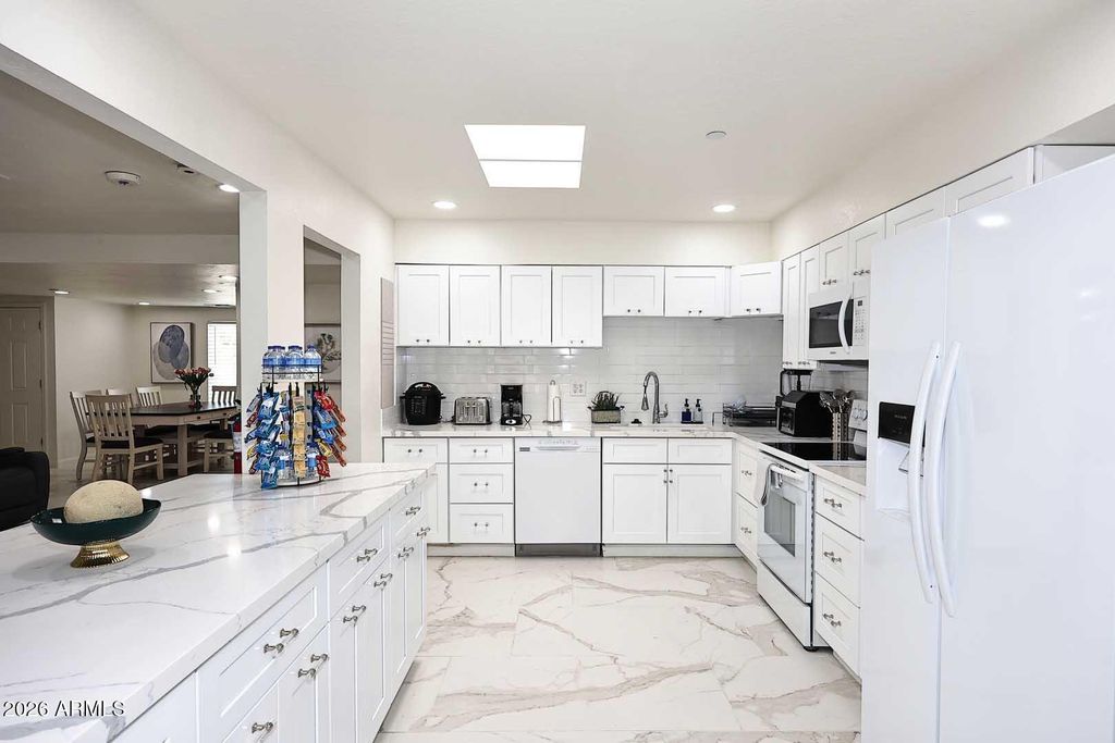 10013 W DESERT FOREST Circle, Sun City, AZ 85351 — photo 4