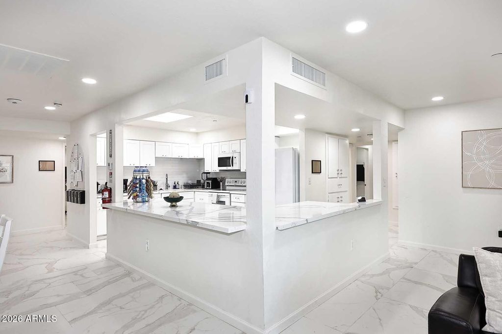 10013 W DESERT FOREST Circle, Sun City, AZ 85351 — photo 5