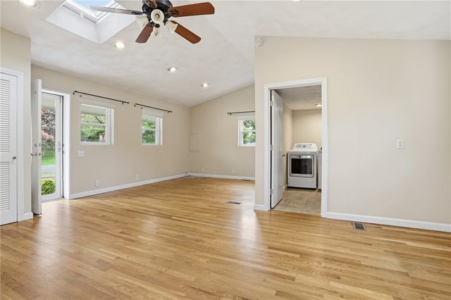 135 Red Chimney Drive, Warwick, RI 02886