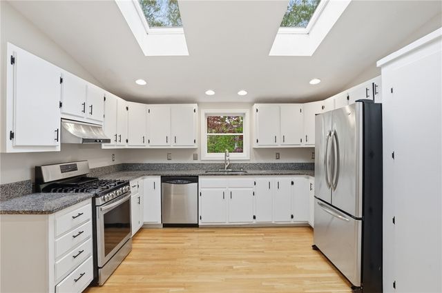 135 Red Chimney Drive, Warwick, RI 02886
