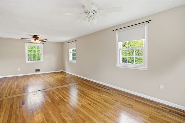 135 Red Chimney Drive, Warwick, RI 02886