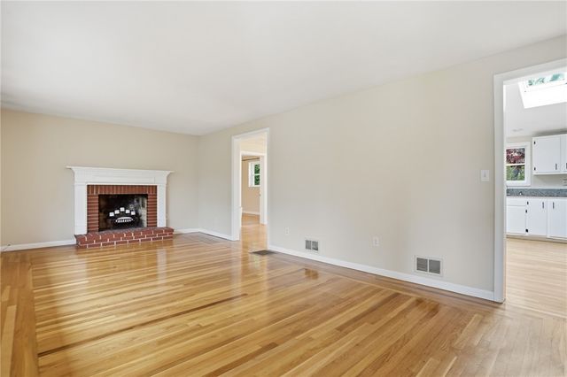 135 Red Chimney Drive, Warwick, RI 02886