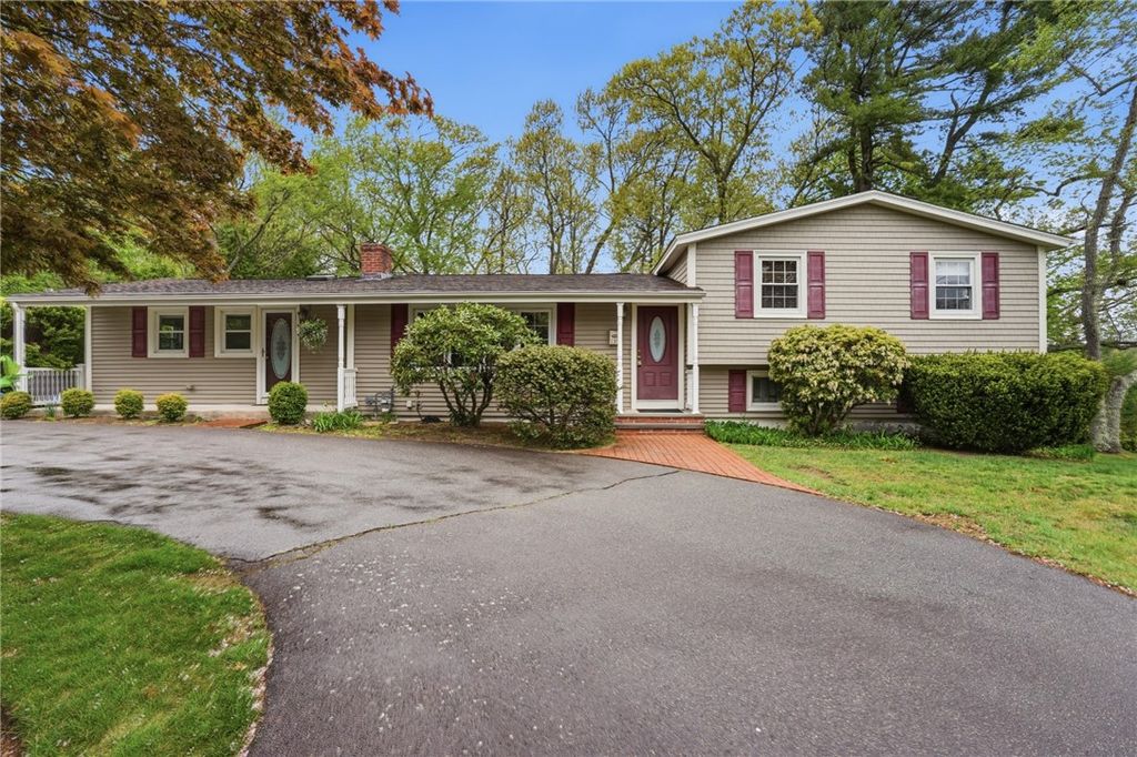 135 Red Chimney Drive, Warwick, RI 02886