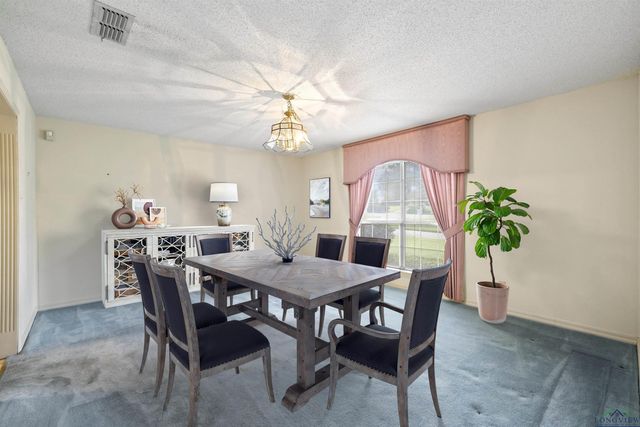 20 Oak Forest Dr, Longview, TX 75605