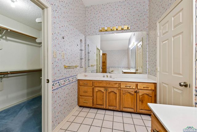 20 Oak Forest Dr, Longview, TX 75605