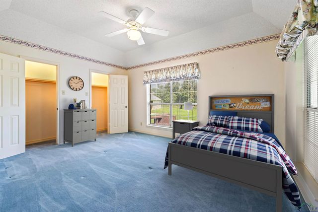 20 Oak Forest Dr, Longview, TX 75605