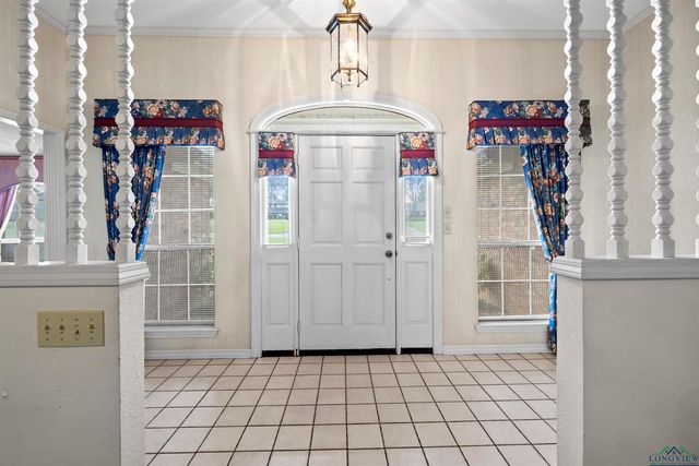 20 Oak Forest Dr, Longview, TX 75605