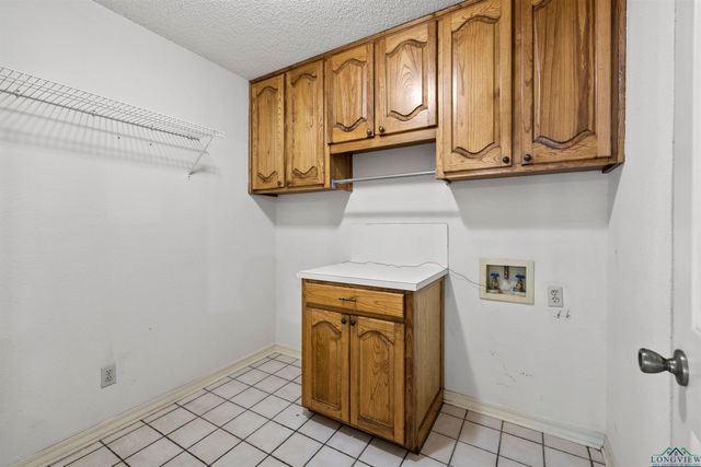 20 Oak Forest Dr, Longview, TX 75605