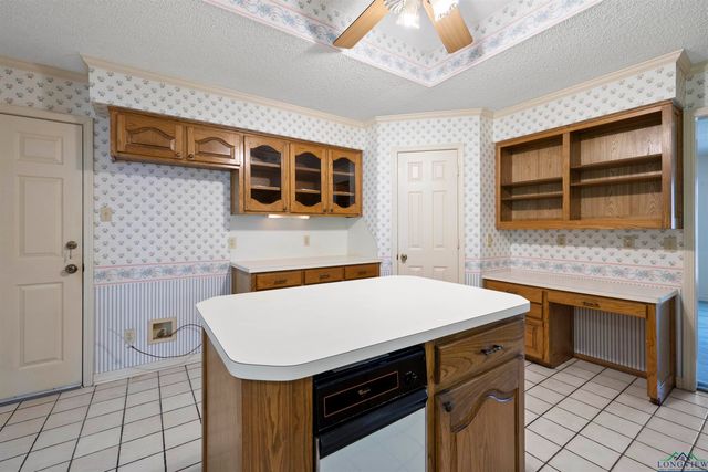 20 Oak Forest Dr, Longview, TX 75605