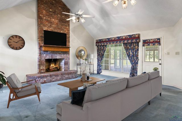 20 Oak Forest Dr, Longview, TX 75605