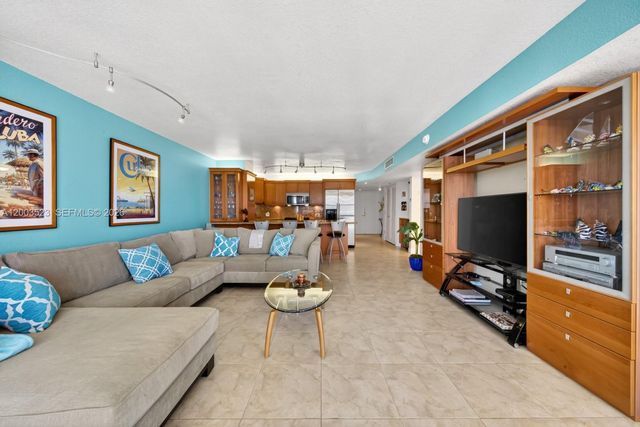 6423 Collins Ave 1204, Miami Beach, FL 33141