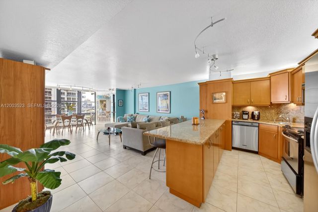 6423 Collins Ave 1204, Miami Beach, FL 33141