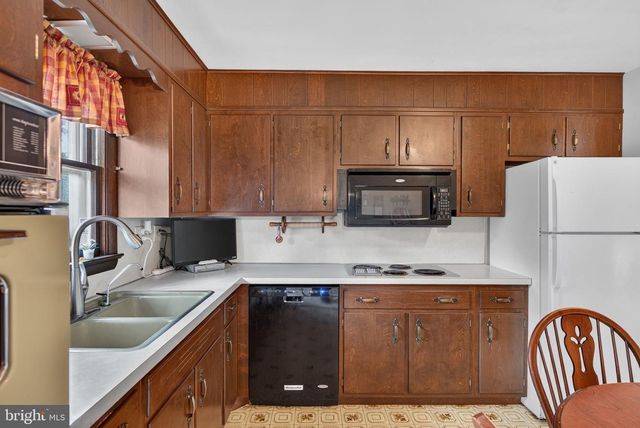 20 LOCUST ST, Talmage, PA 17580