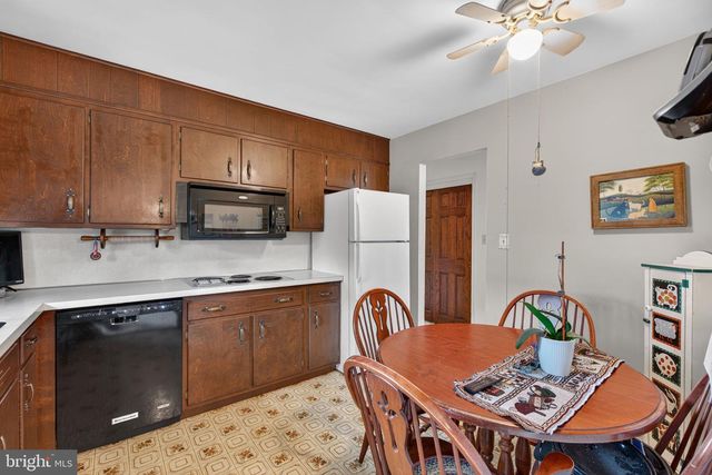 20 LOCUST ST, Talmage, PA 17580