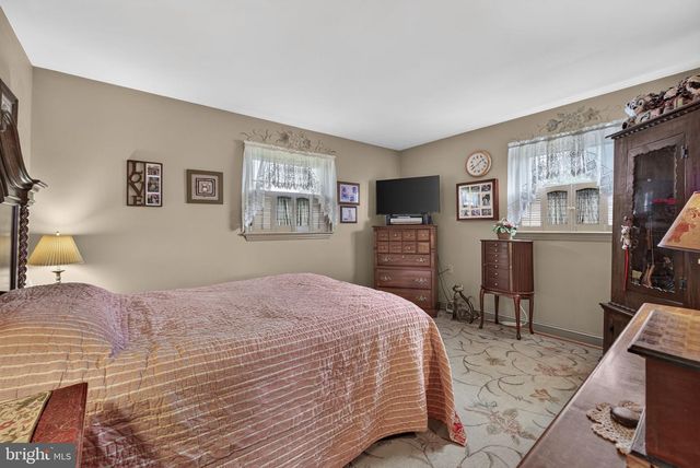 20 LOCUST ST, Talmage, PA 17580
