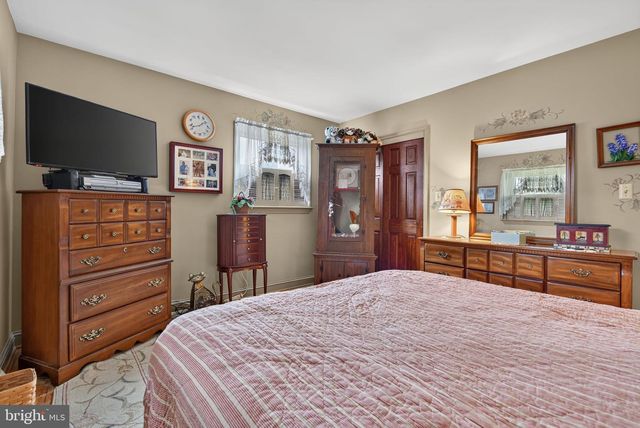 20 LOCUST ST, Talmage, PA 17580