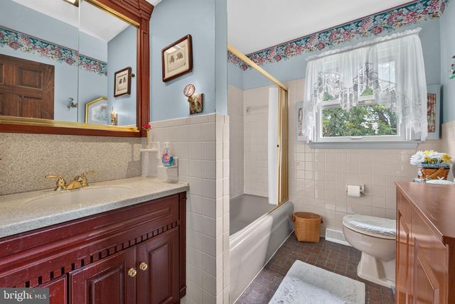 20 LOCUST ST, Talmage, PA 17580