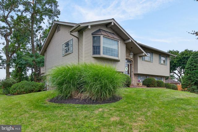 20 LOCUST ST, Talmage, PA 17580