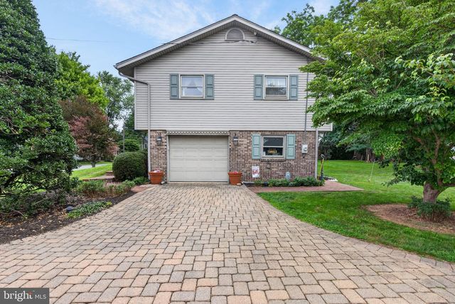 20 LOCUST ST, Talmage, PA 17580