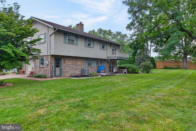 20 LOCUST ST, Talmage, PA 17580