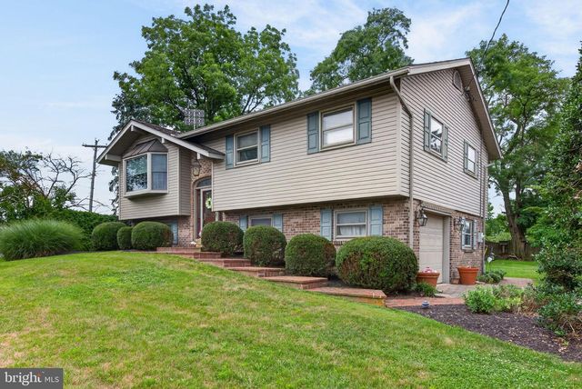 20 LOCUST ST, Talmage, PA 17580