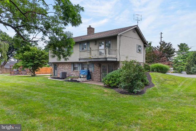 20 LOCUST ST, Talmage, PA 17580