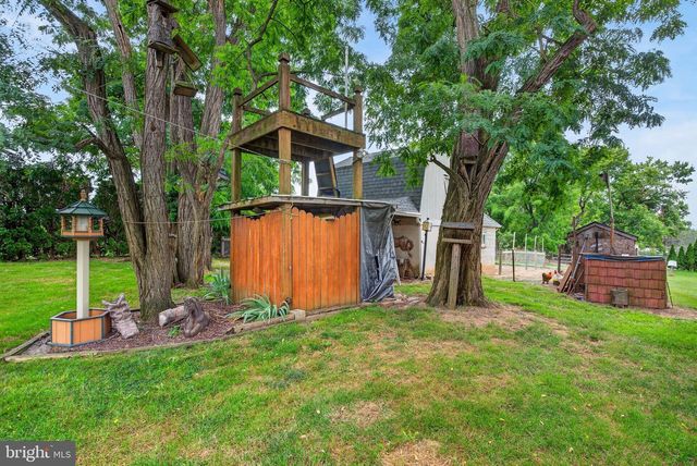 20 LOCUST ST, Talmage, PA 17580