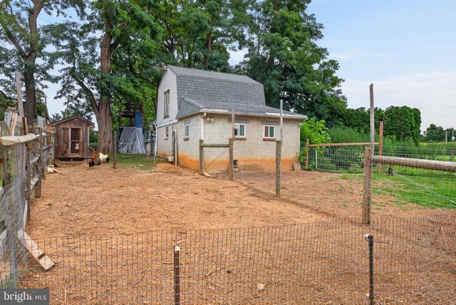 20 LOCUST ST, Talmage, PA 17580
