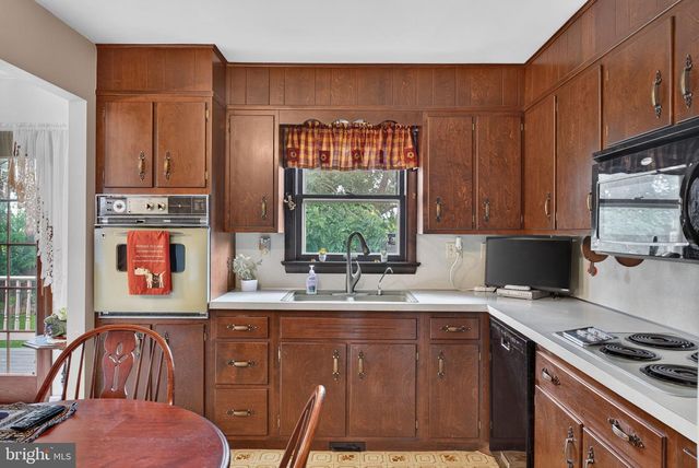20 LOCUST ST, Talmage, PA 17580