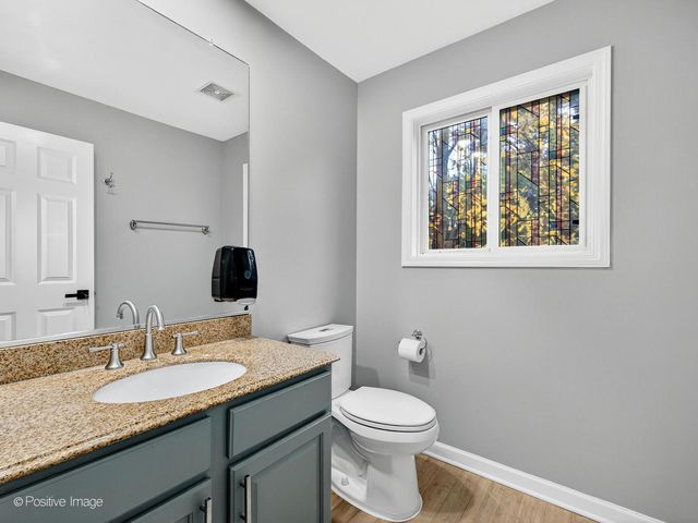 5541 E Celebrity Circle, Hanover Park, IL 60133