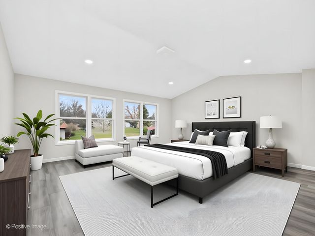 5541 E Celebrity Circle, Hanover Park, IL 60133