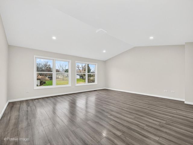 5541 E Celebrity Circle, Hanover Park, IL 60133