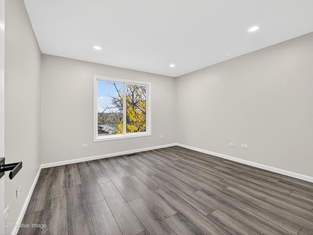 5541 E Celebrity Circle, Hanover Park, IL 60133