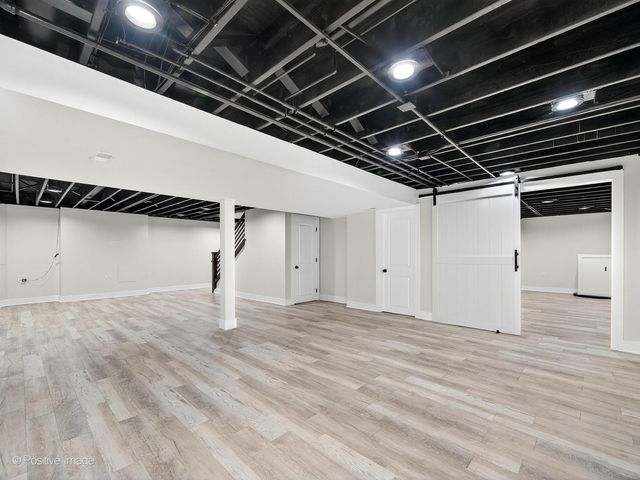 5541 E Celebrity Circle, Hanover Park, IL 60133