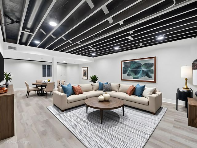 5541 E Celebrity Circle, Hanover Park, IL 60133