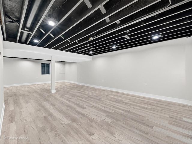 5541 E Celebrity Circle, Hanover Park, IL 60133