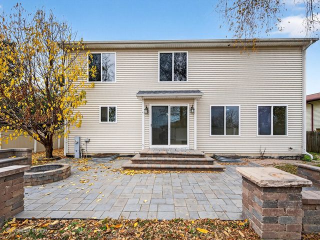 5541 E Celebrity Circle, Hanover Park, IL 60133